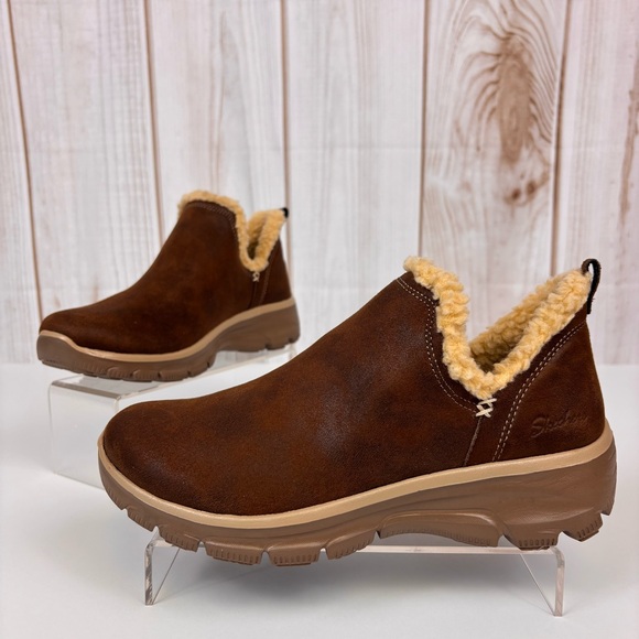 Skechers Boots Relaxed Fit Easy Going Buried Slip-On Ankle Booties Brown Sz 7.5 - Picture 1 of 13